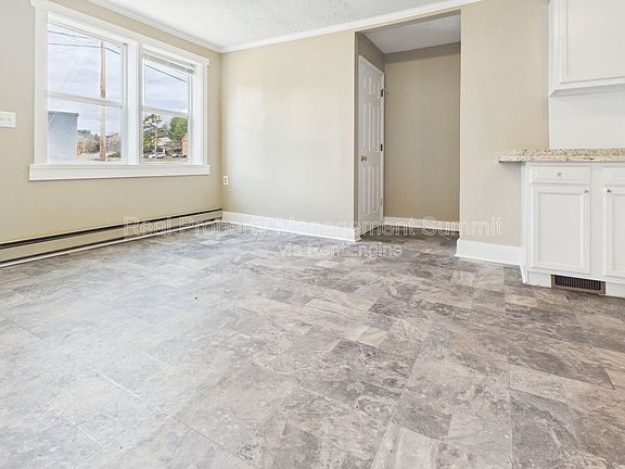 5th image of 2501 N Augusta St #2