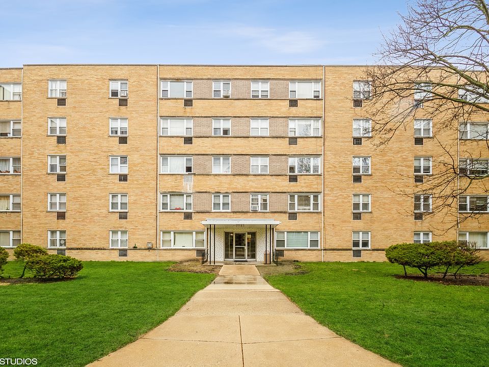1st image of 2035 W Granville Ave #C409