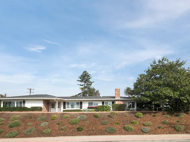 1375 Muirlands Vista Way — Photo 2