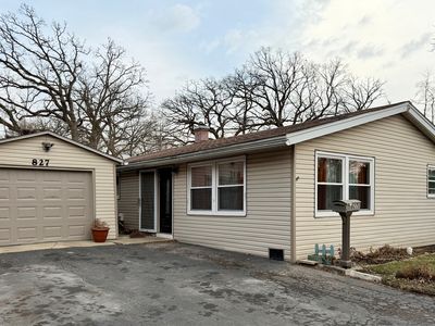 827 Monroe Ave, Carpentersville, IL, 60110