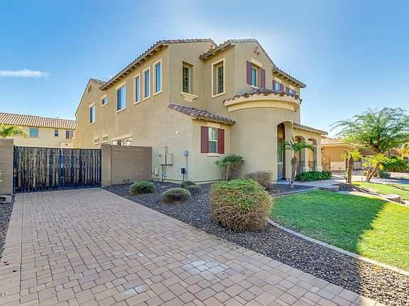 2611 E Parkview