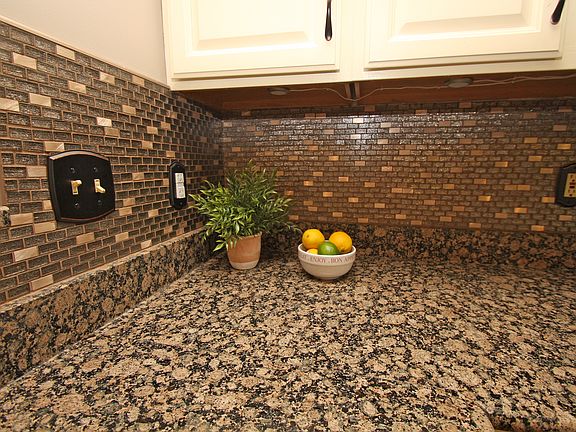 Beautiful counter&backsplash