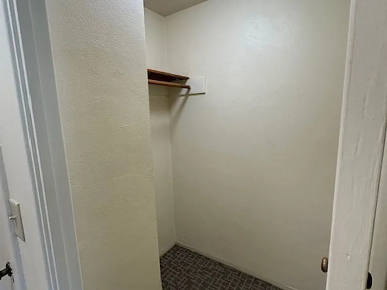 Eugene Manor Apartments — Photo 7
