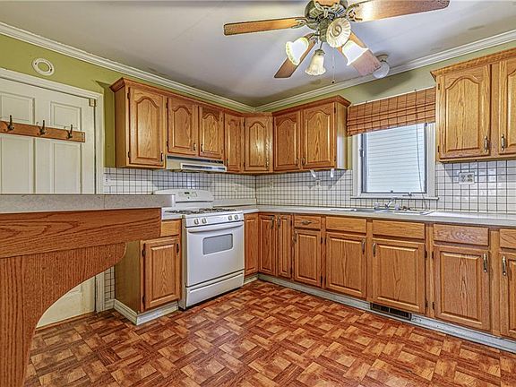 5th image of 2136 Wascana Ave #2138