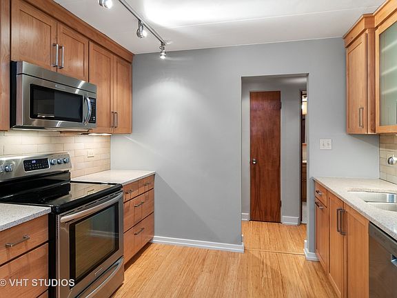4th image of 222 N Grove Ave APT 1E