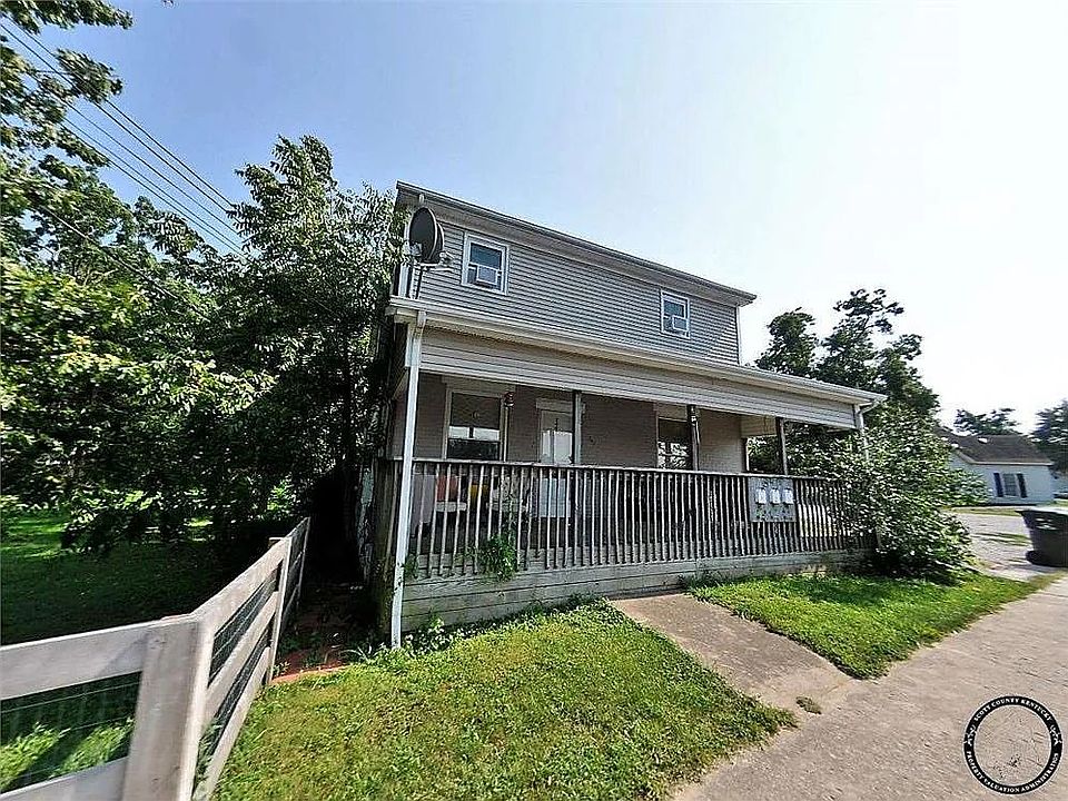 Outside of Triplex Building- Front Porch Belongs to this unit!