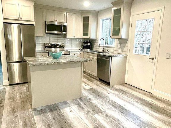 3rd image of 19B Maplewood Dr Space 52