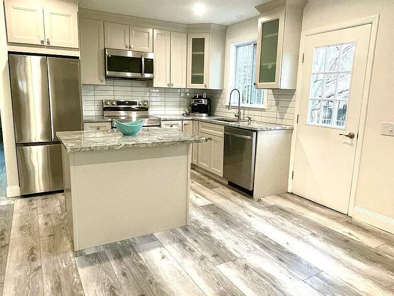 19B Maplewood Dr #52 — Photo 3