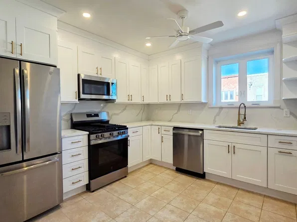 212 Highpoint Ave #2, Weehawken, NJ 07086