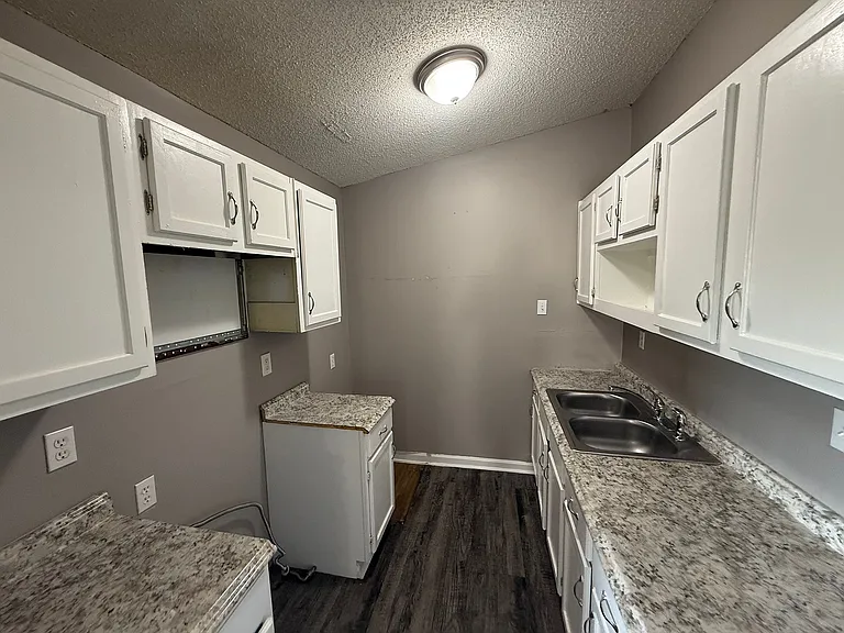 593 Bonwood Ave — Photo 17