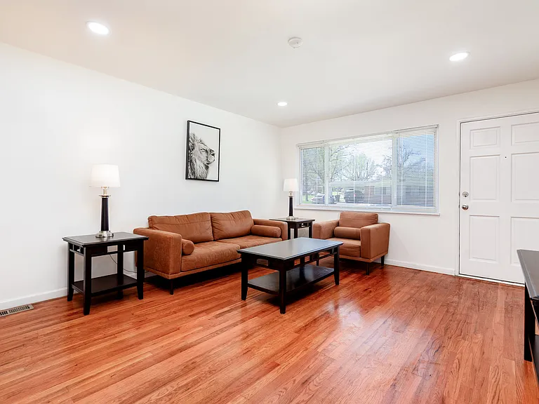 720 Jamaica Pl — Photo 5