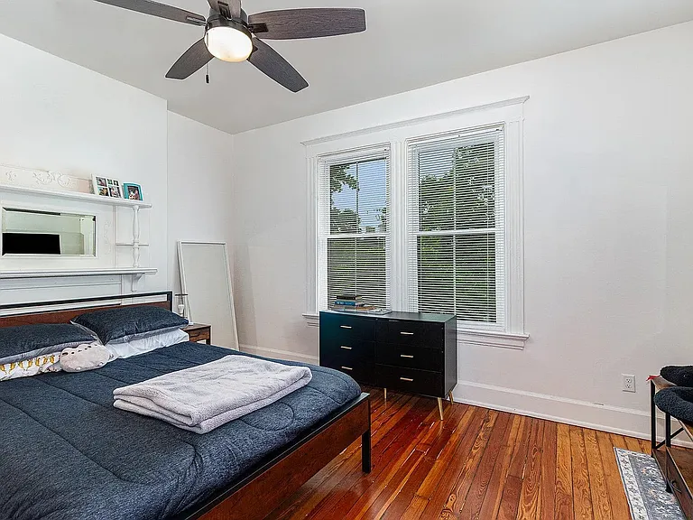 251 W 8th St #2 — Photo 12