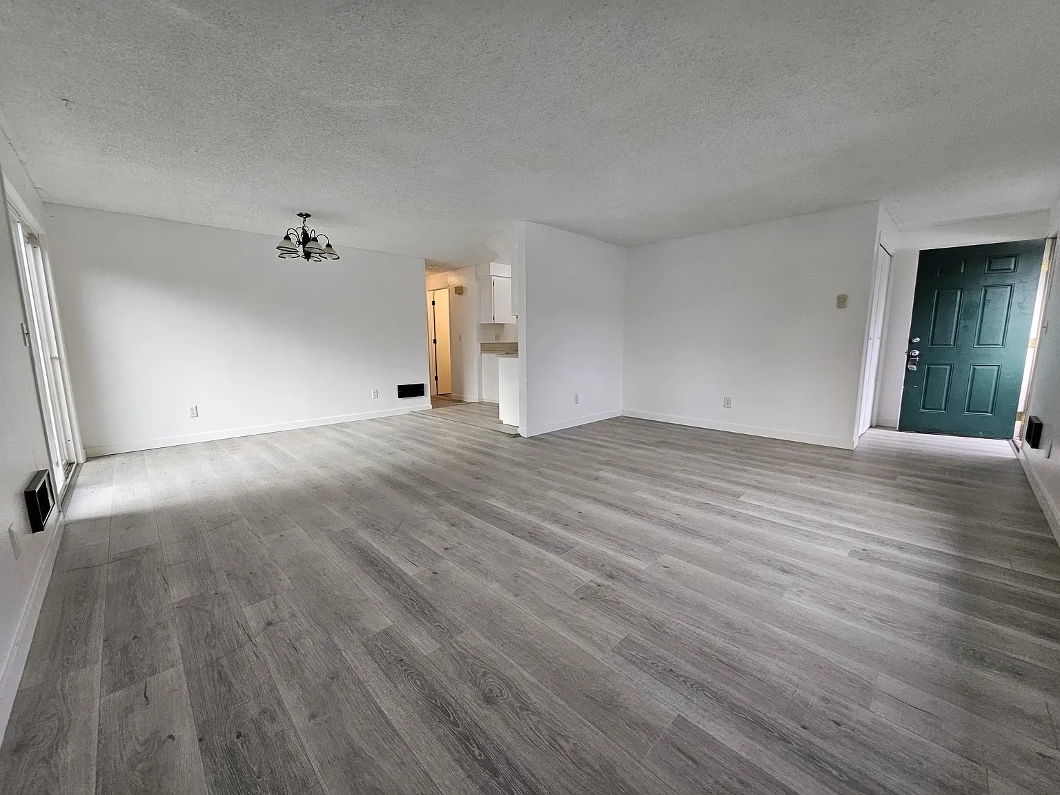 2 bed, 1000 sqft, $1,557 — Photo 2