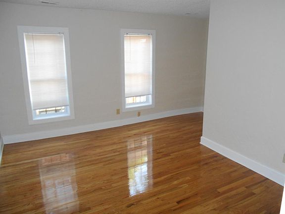 2nd image of 1382 Indianola Ave