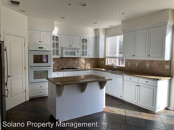 5th image of 474 Mountain Meadows Dr