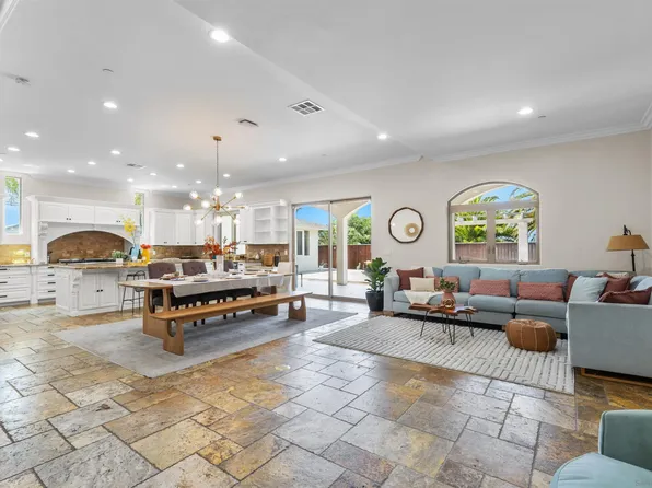 1280 Santa Fe Dr, Encinitas, CA 92024