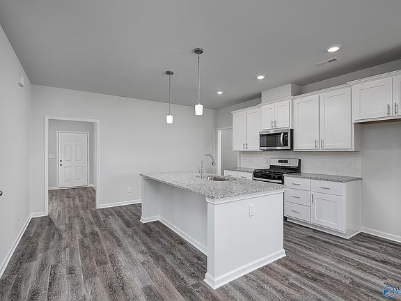 5th image of 107 Lane Dr