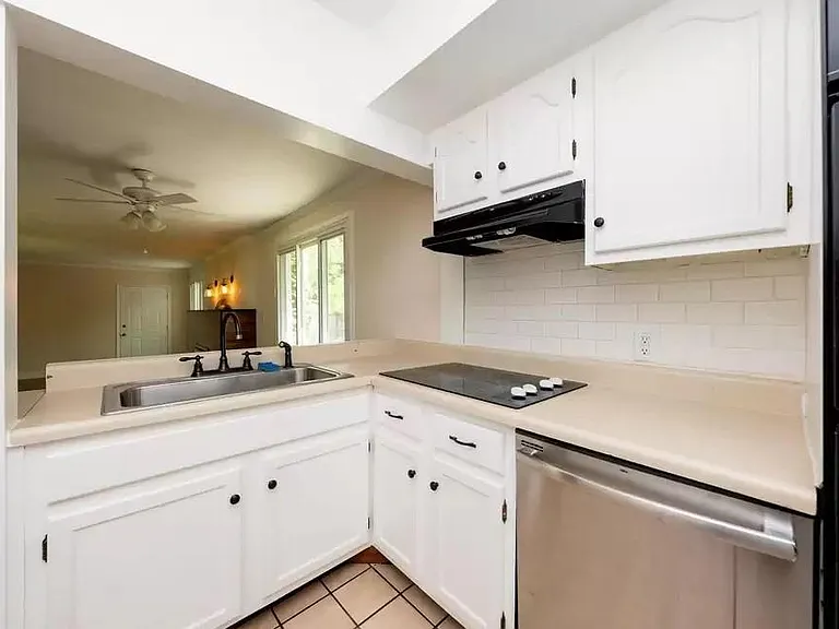 2601 W Heading Ave — Photo 6