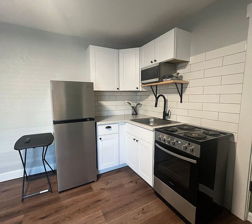 2nd image of 2001 Biehn St #2
