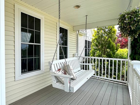 4th image of 35 Brunelle Dr