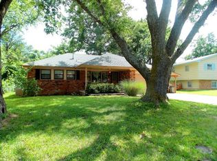 560 S Spring Creek Dr, Derby, KS 67037