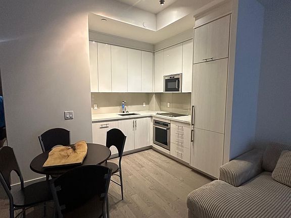 2nd image of 330 Richmond St W #2809