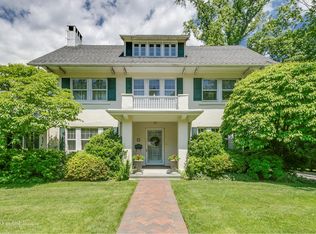 5 Davis Rd, Port Washington, NY 11050