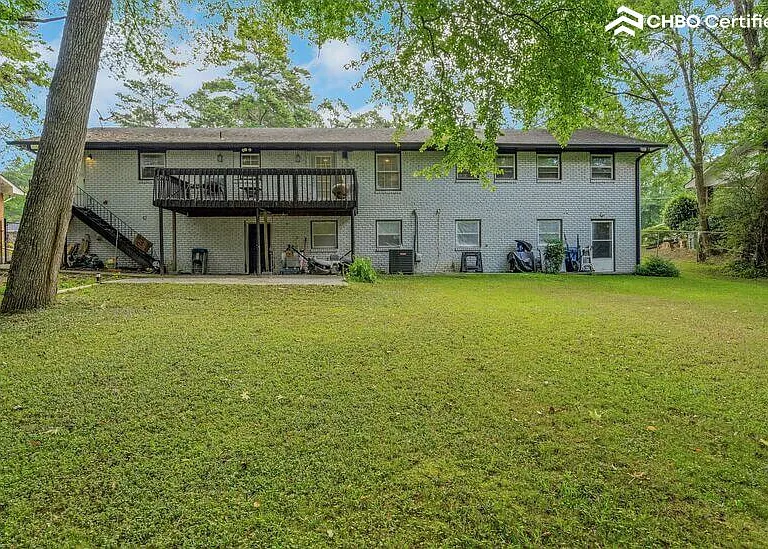 Spacious back yard