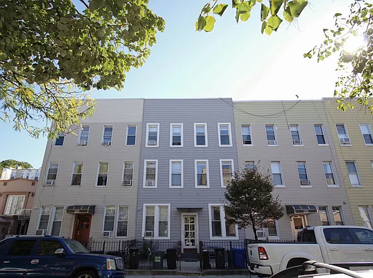 Rented by Capri Jet Realty Corp | media 18