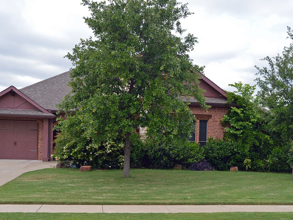 1st image of 109 Lacy Oak Ln