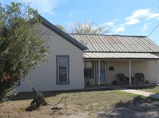 301 N 3rd St, Carrizo Springs, TX 78834