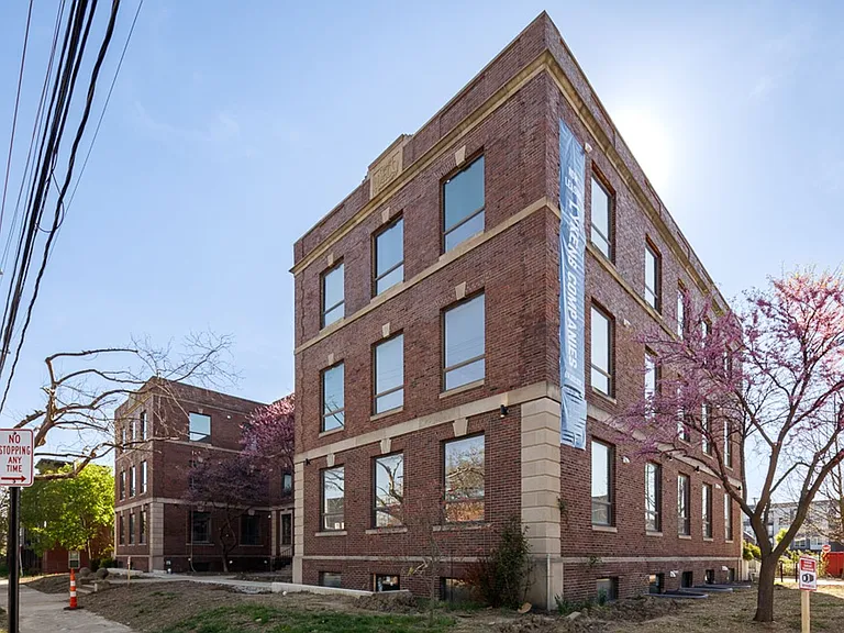 875 Michigan Ave — Photo 18