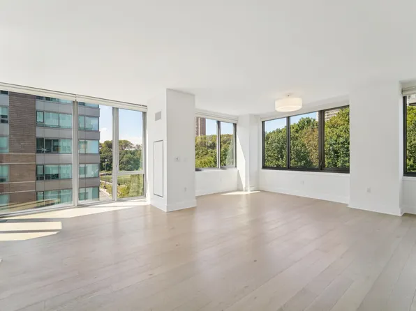 9 Avenue At Port Imperial image 10 of 47