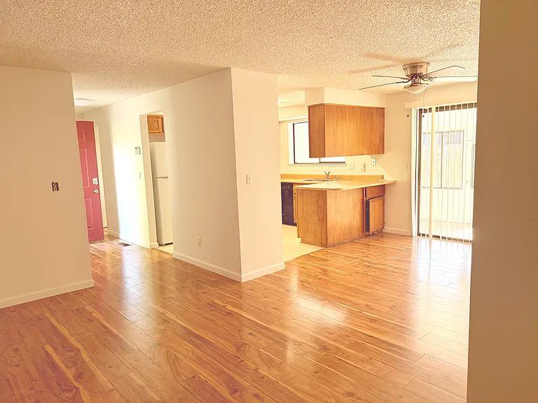 525 E Gault Way — Photo 13