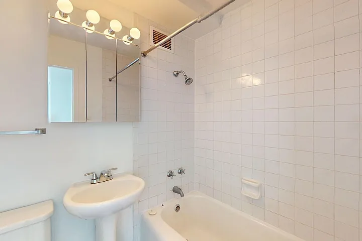 Lake Meadows Apartments — Photo 120
