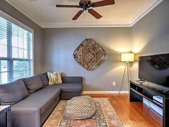 5th image of 523 Papillion Trce