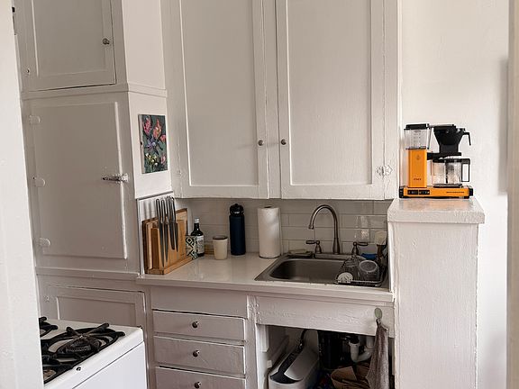 4th image of 1141 Echo Park Ave #201