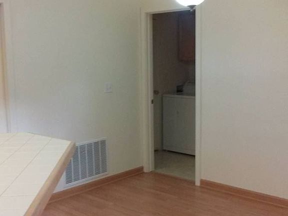 3rd image of 821 SE Larkspur Pl