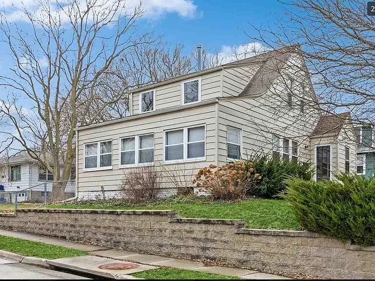 1323 Kirkwood Ave — Photo 2