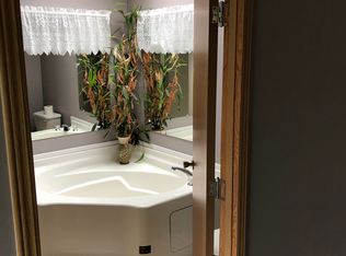 3930 Sunlight Rdg, Dubuque, IA 52001