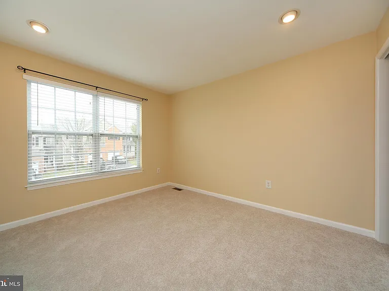 46 Hoover Ave — Photo 23