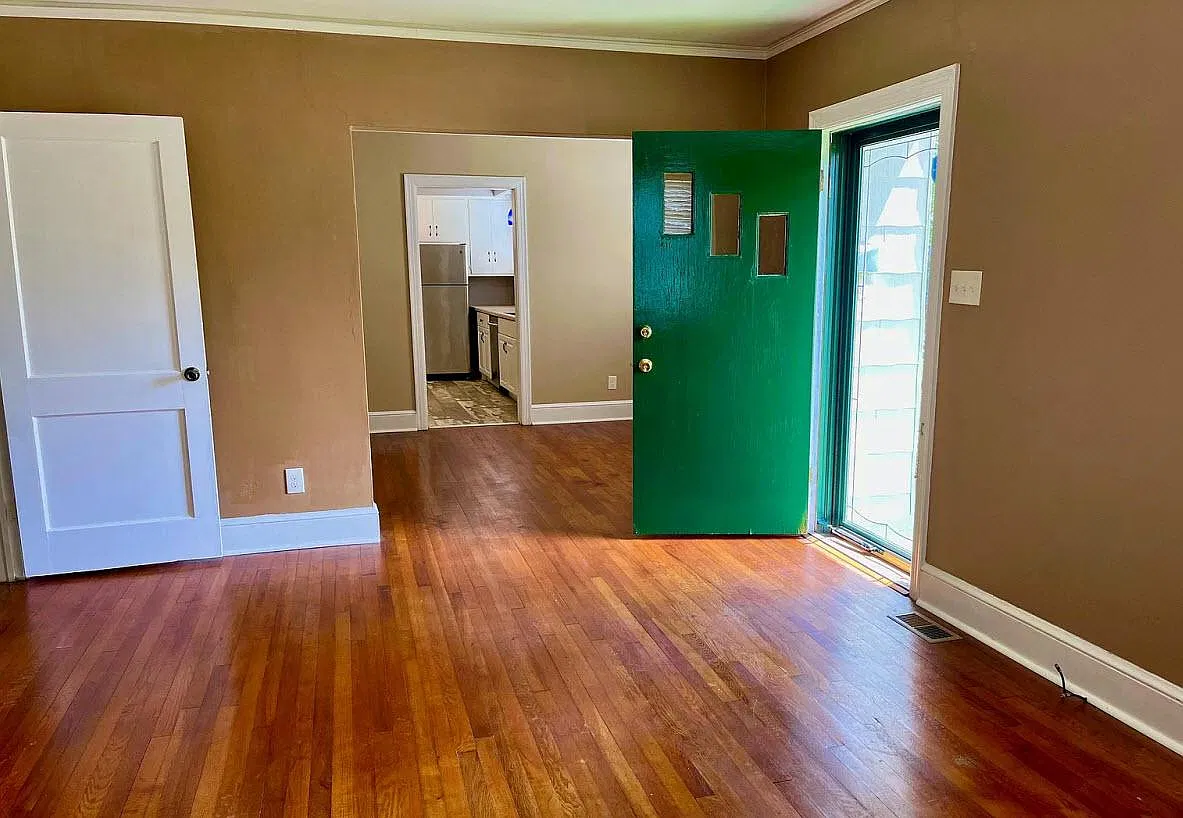 120 La Salle Ct — Photo 3