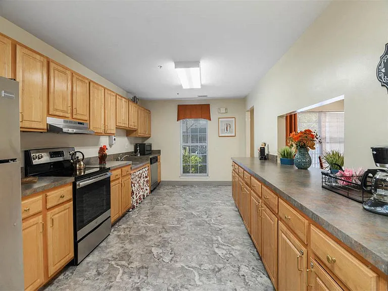 Kentlands Manor — Photo 17