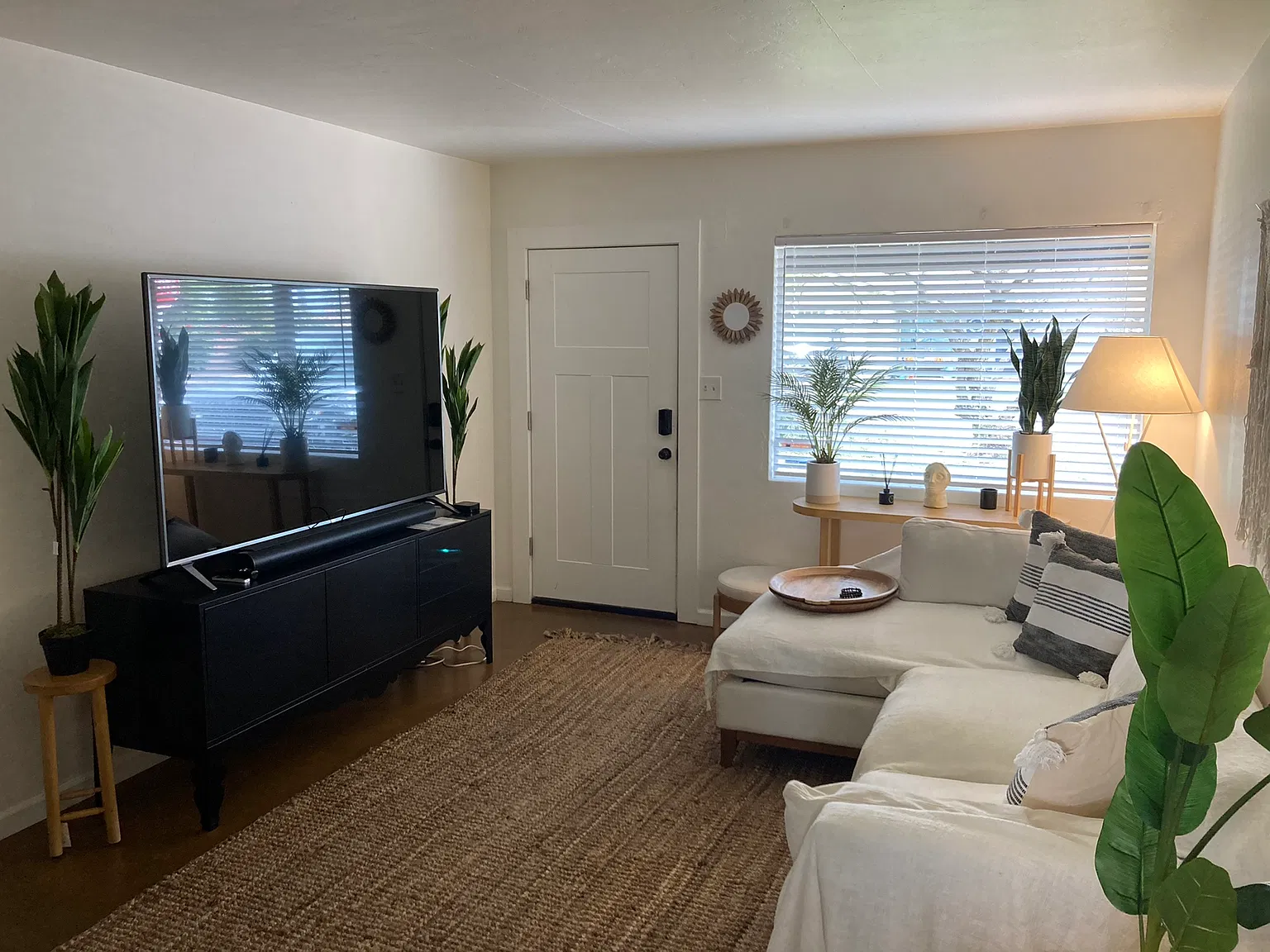 3 bed, 1275 sqft, $2,295 — Photo 2