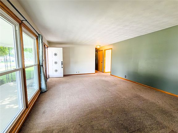 4th image of 1108 S Prairie St