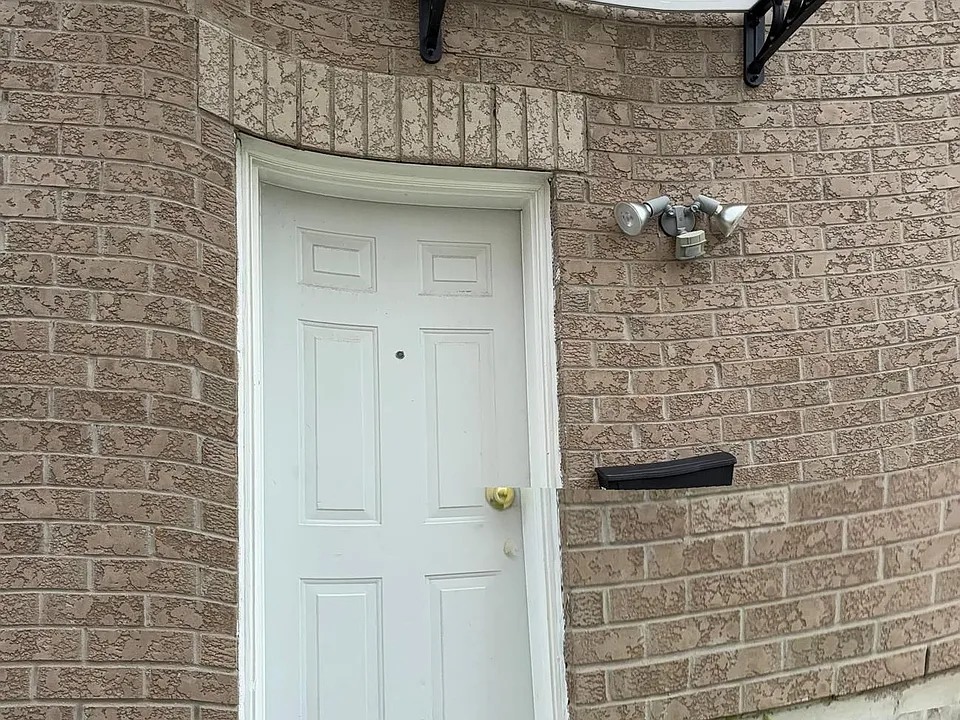 99 Rollingwood Dr