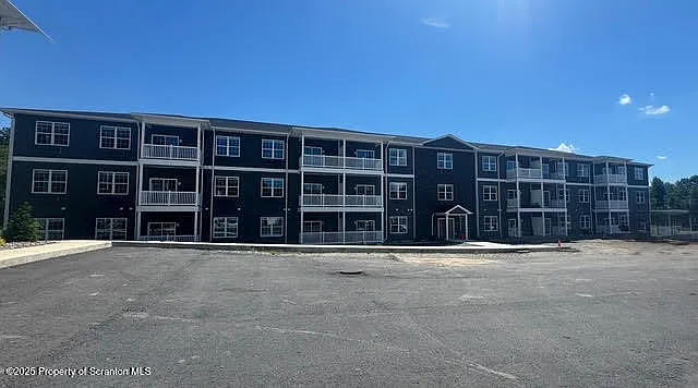 410 Circle Dr