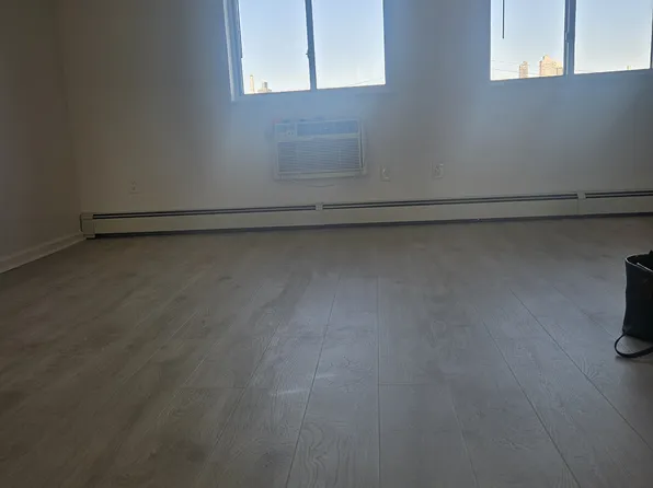 33-27 13th Street image 7 of 8