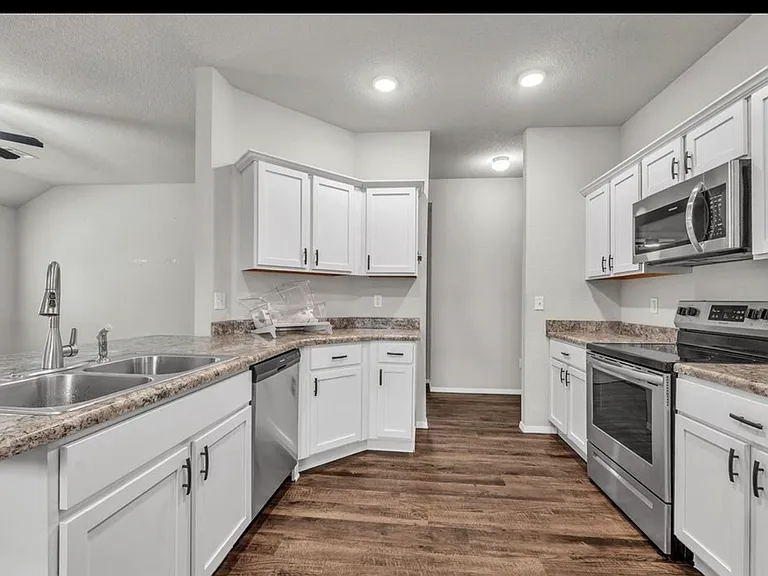 1170 S Kingfisher Ln — Photo 2