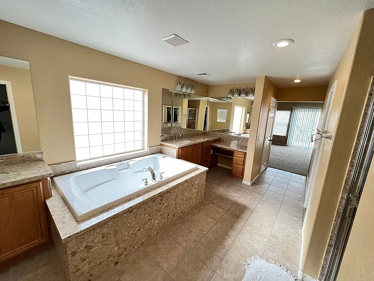 742 Canary Wharf Dr — Photo 39